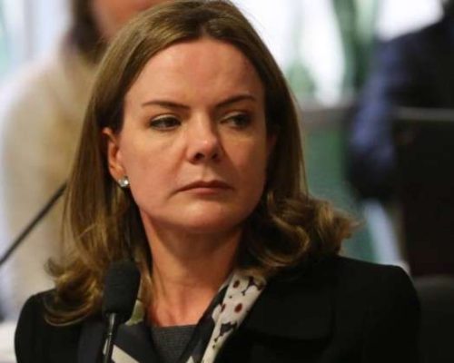 Gleisi Hoffmann aceita ordem de Lula e abandona o governo para concorrer ao Senado