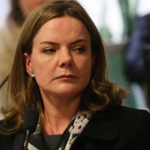 Gleisi Hoffmann aceita ordem de Lula e abandona o governo para concorrer ao Senado