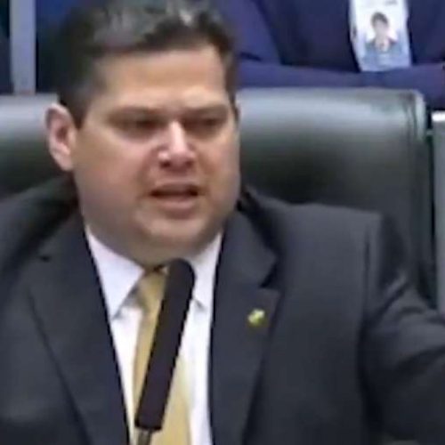 Alcolumbre sinaliza abertura de impeachment de ministros do STF em troca de apoio à reeleição no Senado