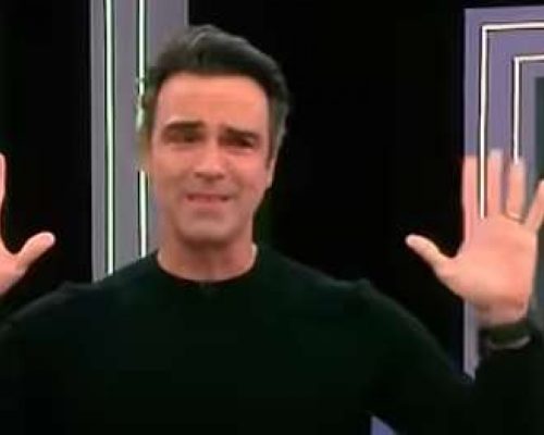 Ao vivo na Globo, Tadeu Schmidt se emociona e homenageia Oscar Schmidt: “Meu maior ídolo”