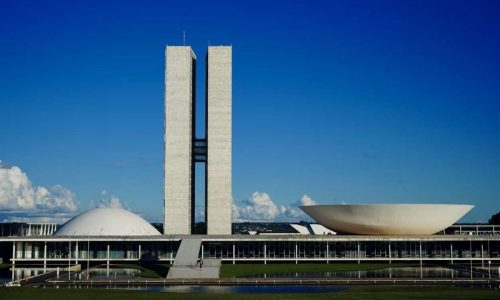 Brasília concede aumento salarial de até 100% a servidores do Congresso, mais uma cusparada na cara da sociedade
