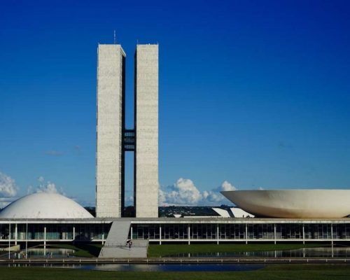 Brasília concede aumento salarial de até 100% a servidores do Congresso, mais uma cusparada na cara da sociedade
