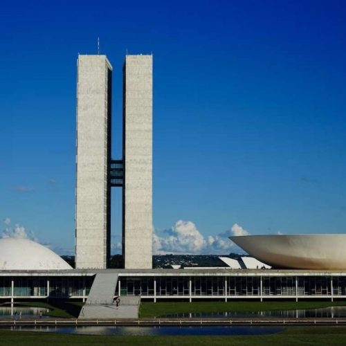 Brasília concede aumento salarial de até 100% a servidores do Congresso, mais uma cusparada na cara da sociedade