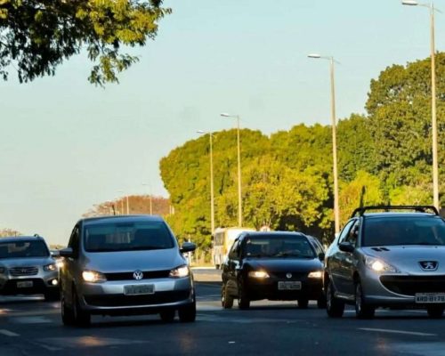 FAROLAÇO: protesto de direita pede faróis ligados até a anistia dos presos do 8 de janeiro
