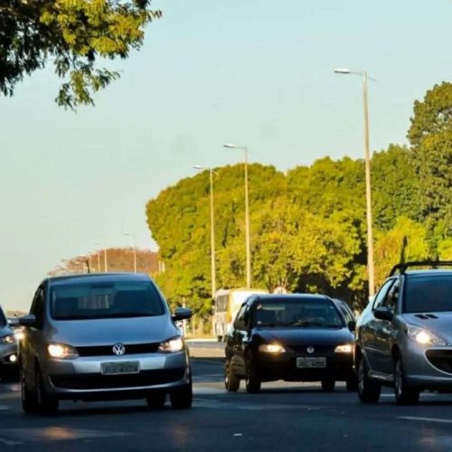 FAROLAÇO: protesto de direita pede faróis ligados até a anistia dos presos do 8 de janeiro