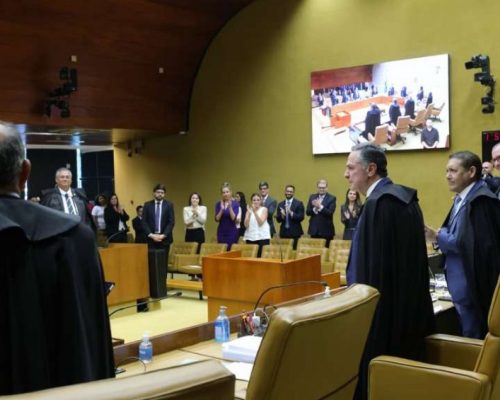 Folha denuncia, de forma inédita, benefícios de parentes de ministros do STF