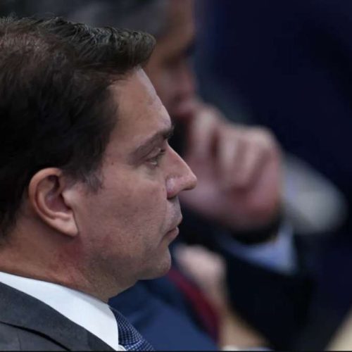 PSOL ‘surta’, pede a prisão de Ramagem, mas esquece de “pequeno” detalhe