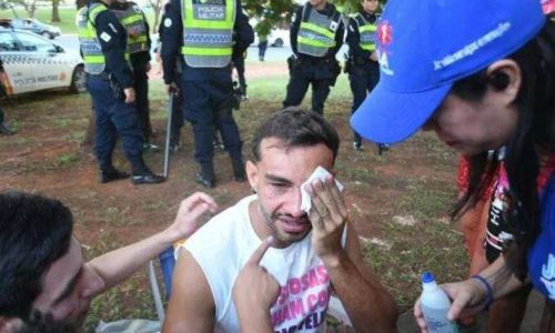 Deputado do PSOL provoca confusão com a Polícia Militar e leva spray de pimenta – sem surpresa (Veja o vídeo)