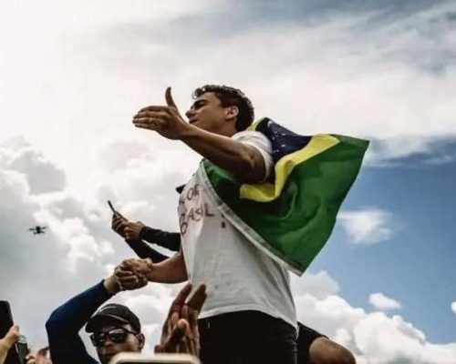 Nikolas Ferreira: fé e coragem contra gigantes