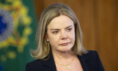 GLEISI ENROLA-SE E COMPLICA LULA NO CASO MASTER