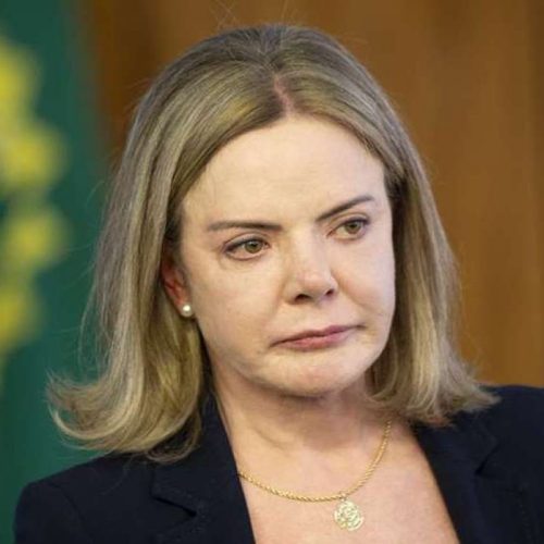 GLEISI ENROLA-SE E COMPLICA LULA NO CASO MASTER