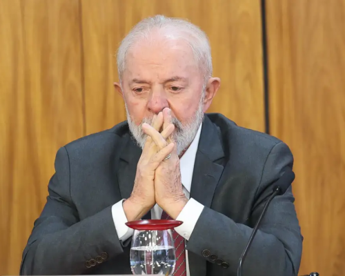 Lula passa por cirurgia para retirada de câncer de pele e imagens da lesão circulam na web