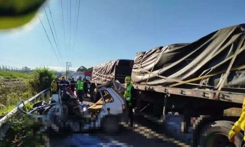 Colisão frontal entre carro e caminhão mata 5 pessoas em rodovia de Santa Catarina