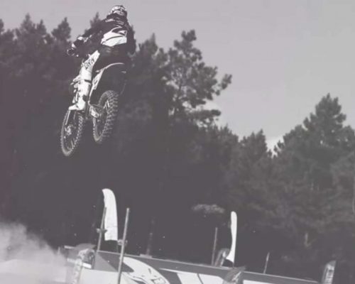 Ícone do motocross brasileiro morre em acidente na SC-305