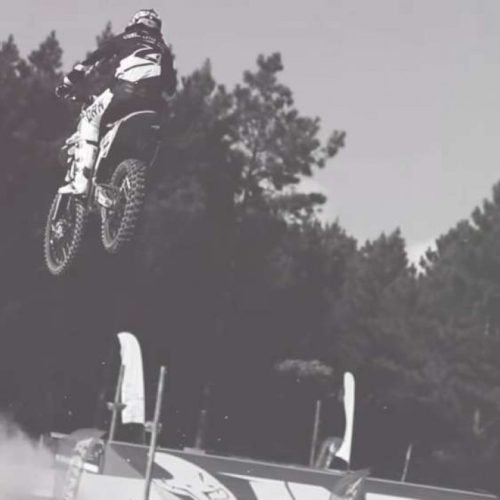 Ícone do motocross brasileiro morre em acidente na SC-305