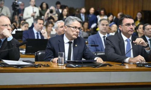 Senadores recorrem para anular rejeição de relatório que pedia indiciamento de ministros do STF