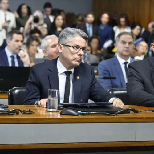 Senadores recorrem para anular rejeição de relatório que pedia indiciamento de ministros do STF