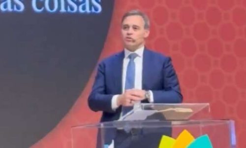 Ministro André Mendonça alerta, em pregação, que poder político e institucional pode ser ‘tentação do diabo’