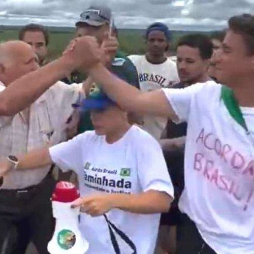 Idoso de 91 anos emociona ao aderir à Caminhada pela Liberdade e Justiça (Veja o vídeo)