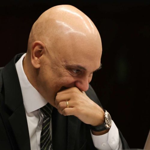 Moraes abre inquérito contra Flávio Bolsonaro por post sobre Lula e Foro de São Paulo