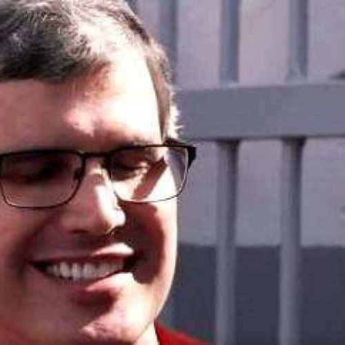 Empresário acusado do assassinato de gari dá um sorriso durante entrevista e Cabrini não perdoa (veja o vídeo)