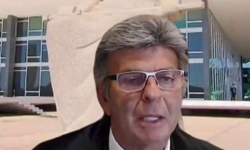 Fux dá o troco em ministros que o atacaram por voto favorável a Bolsonaro