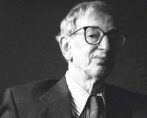 O relativismo de Eric Hobsbawm: Mais um engodo no processo de “santificação” dos ídolos comunistas