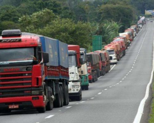URGENTE: Caminhoneiros param hoje em todo o Brasil