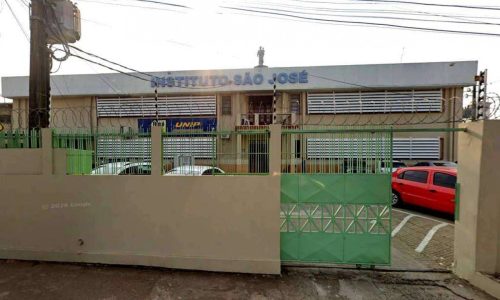 Adolescente de 13 anos mata duas funcionárias em ataque a tiros dentro de escola no Acre