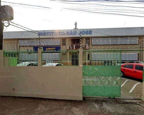 Adolescente de 13 anos mata duas funcionárias em ataque a tiros dentro de escola no Acre