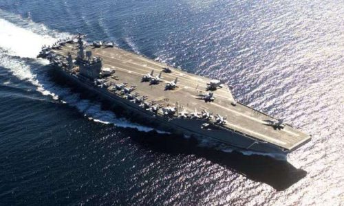 Porta-aviões nuclear dos EUA chega ao Rio de Janeiro para missão de defesa americana