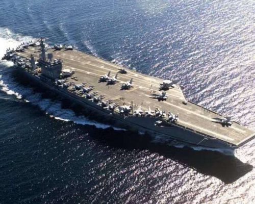 Porta-aviões nuclear dos EUA chega ao Rio de Janeiro para missão de defesa americana