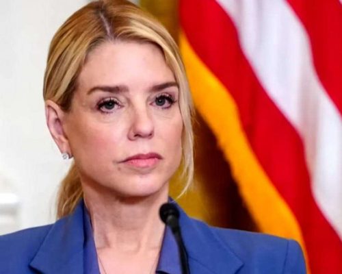Trump demite Pam Bondi da Procuradoria-Geral em meio a frustrações sobre gestão do Departamento de Justiça