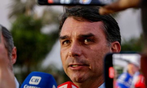 Indicação de novo ministro do STF pode ficar para Flávio Bolsonaro decidir