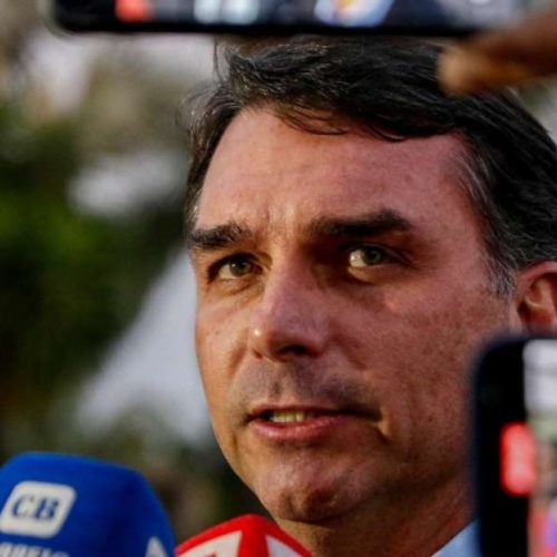 Indicação de novo ministro do STF pode ficar para Flávio Bolsonaro decidir