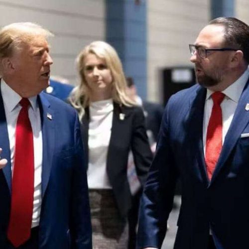 Conselheiro de Trump volta a alfinetar Moraes com imagem sobre contrato de R$ 129 milhões da esposa do ministro