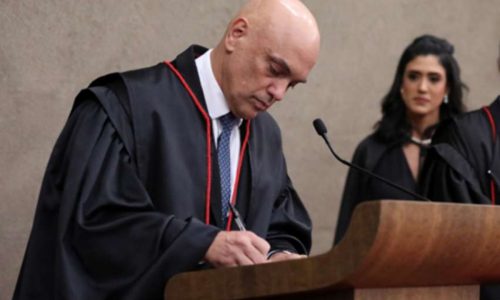 Em plena campanha eleitoral, YouTube derruba canais conservadores