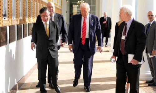 Trump repete no encontro com Petro a mesma estratégia usada contra Lula