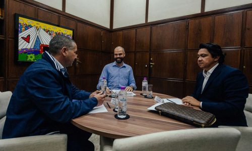 Senador do Podemos é investigado por usar ex-funcionário como ‘laranja’ e ameaçá-lo com arma de fogo