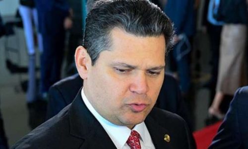 Alcolumbre volta a ameaçar STF com impeachment após decisão de Mendonça sobre CPMI