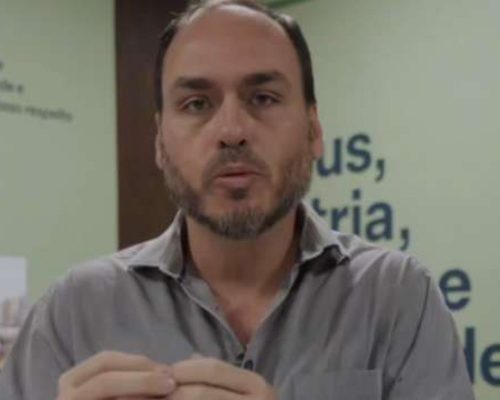 Carlos Bolsonaro detona justiça após prisão domiciliar do pai: ‘Processo repleto de ilegalidades’