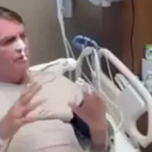 Médicos levam Bolsonaro à cirurgia de urgência e barram filho de ficar ao seu lado