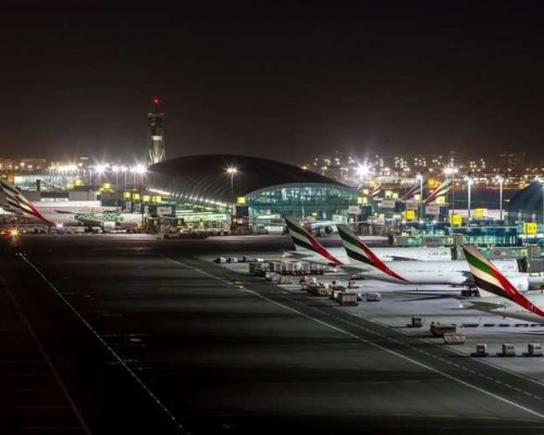 Cantor sertanejo Sorocaba escapa por pouco de bombardeio do Irã em aeroporto de Dubai