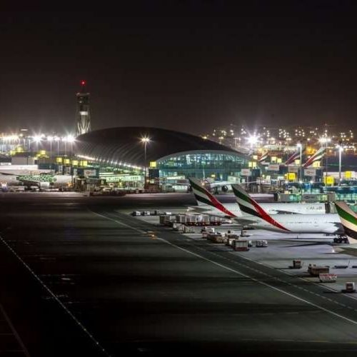 Cantor sertanejo Sorocaba escapa por pouco de bombardeio do Irã em aeroporto de Dubai