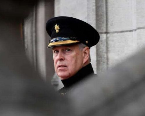 Arquivos Epstein revelam novas fotos comprometedoras do Príncipe Andrew com mulher