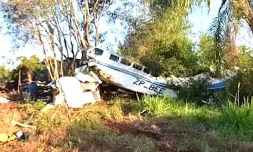 Avião com R$ 90 milhões em dinheiro vivo cai no Paraguai e população saqueia carga; US$ 1,5 milhão desaparece