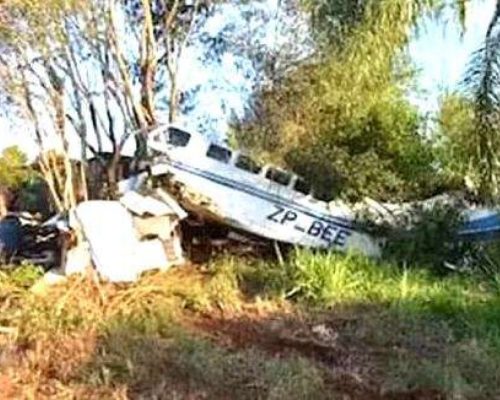 Avião com R$ 90 milhões em dinheiro vivo cai no Paraguai e população saqueia carga; US$ 1,5 milhão desaparece