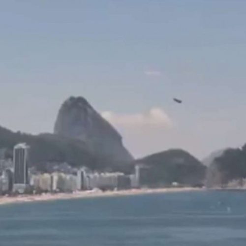 Imagens chocantes da queda de avião em Copacabana (Veja o vídeo)