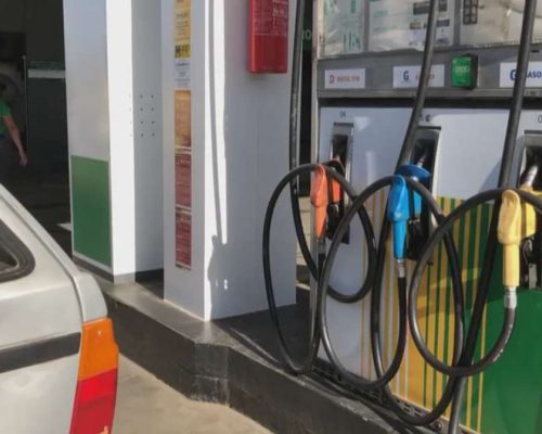 Petrobras corta preço da gasolina em 5,2% no meio da campanha eleitoral