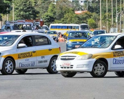 Resolução acaba com obrigação de aula em auto escola para CNH e “quebradeira” deve atingir o setor